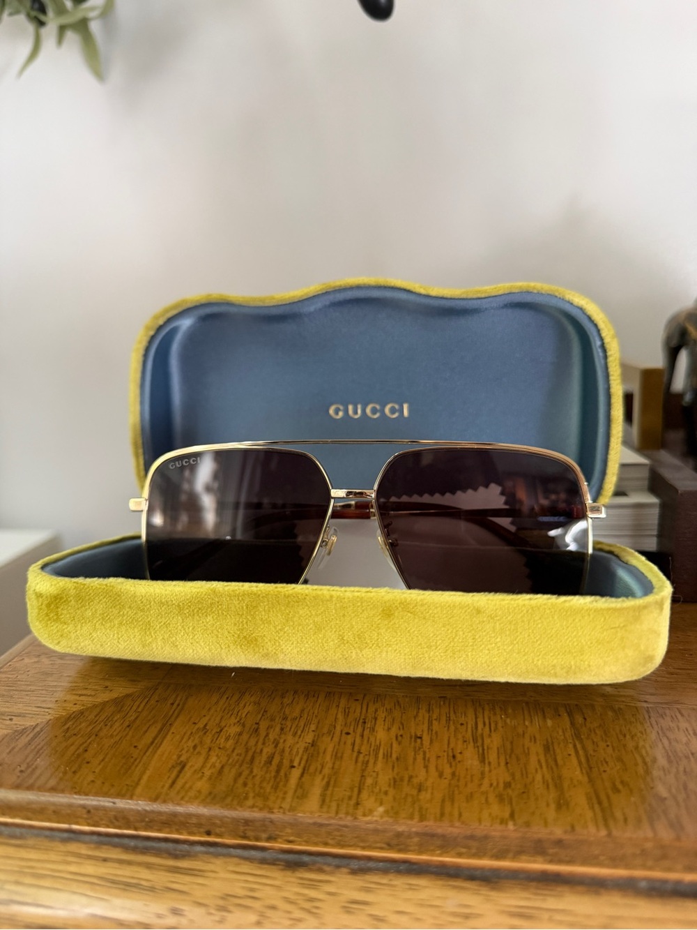 NWOT AUTH Gucci Gold Frame Aviator Large Sunglasses Original Velvet Case Wipe - Picture 2 of 7